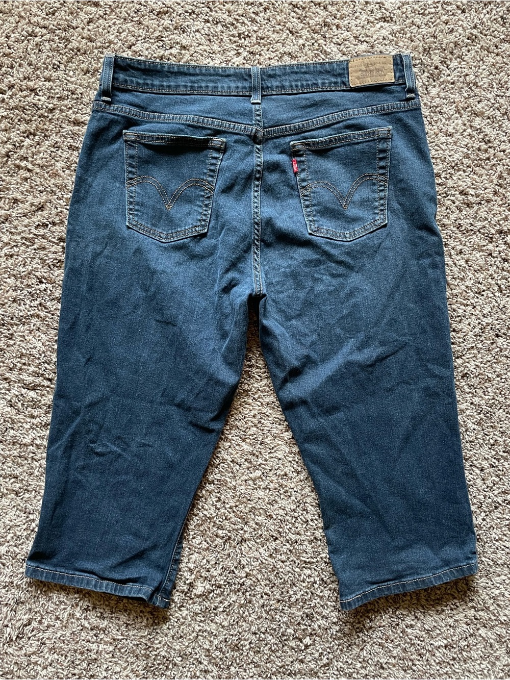 Levi’s 515 Capri Jeans Women’s Size 16 EUC Capris